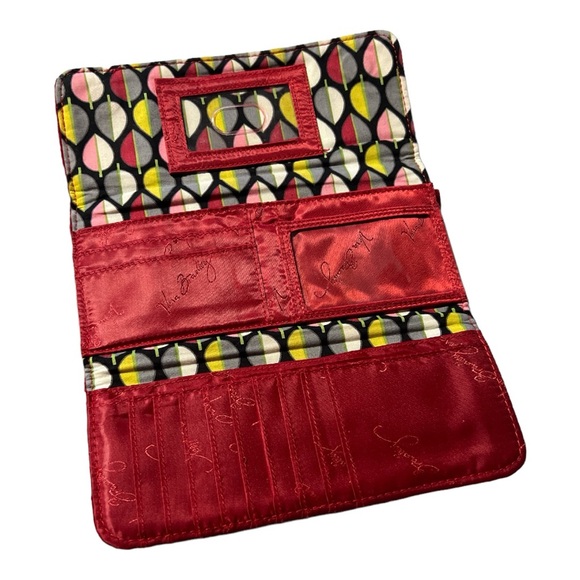 Vera Bradley Red Quilted Wallet. - Picture 5 of 5